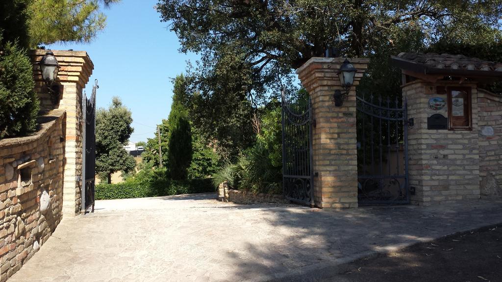 Agriturismo Col Morino Bed and Breakfast Pineto Exteriör bild