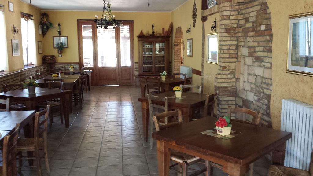 Agriturismo Col Morino Bed and Breakfast Pineto Exteriör bild
