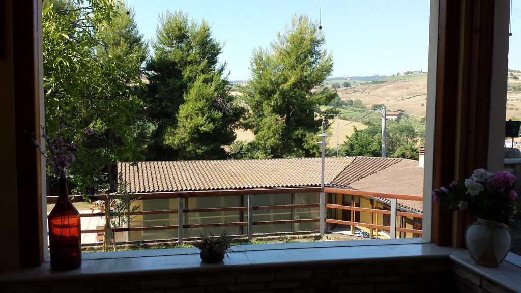 Agriturismo Col Morino Bed and Breakfast Pineto Exteriör bild